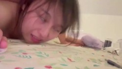 【B级别泄密】，分手后被渣男流出的性爱视频，19岁学生妹，无套内射，完美露脸 截图4