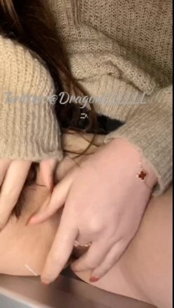 顶级SDOM调教大神【DragonLLLLLL】调教超多高颜值女神 抓着头发强奸式轮流爆插 女神背地里被调教成精厕 截图5