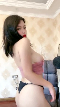 夜场DJ女郎 小野马 ，巨乳美女，DJ音乐蹦迪带动乳摇，美足美臀嗨起来，真是好骚啊！ 截图15