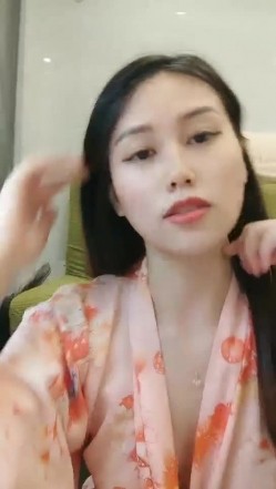 极品高颜冷艳御姐，反差小妈感女主播「金刚护撸娃」「小奶猫」激情淫语撩骚，和姐妹下海大秀，互舔互口假鸡巴互插 截图4