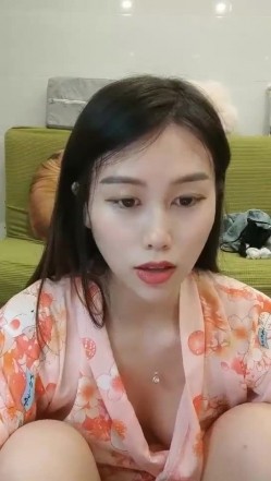 极品高颜冷艳御姐，反差小妈感女主播「金刚护撸娃」「小奶猫」激情淫语撩骚，和姐妹下海大秀，互舔互口假鸡巴互插 截图6