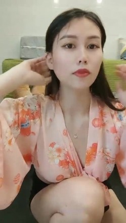 极品高颜冷艳御姐，反差小妈感女主播「金刚护撸娃」「小奶猫」激情淫语撩骚，和姐妹下海大秀，互舔互口假鸡巴互插 截图11