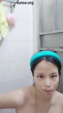 【闺蜜的妹妹】 新人露脸直播，舞蹈身材僵硬，全程面无表情，性爱过程表情开心，欲求不满 截图9