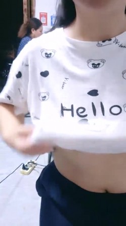 山东超市的老板娘，【北冥有鱼】，带表妹初下海，店里还有人，就要露奶子，约情人来啪啪，这骚娘们真带劲 截图1