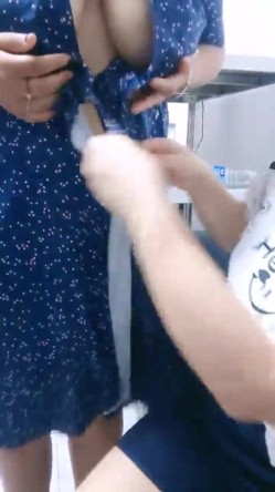 山东超市的老板娘，【北冥有鱼】，带表妹初下海，店里还有人，就要露奶子，约情人来啪啪，这骚娘们真带劲 截图3