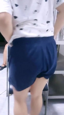 山东超市的老板娘，【北冥有鱼】，带表妹初下海，店里还有人，就要露奶子，约情人来啪啪，这骚娘们真带劲 截图5