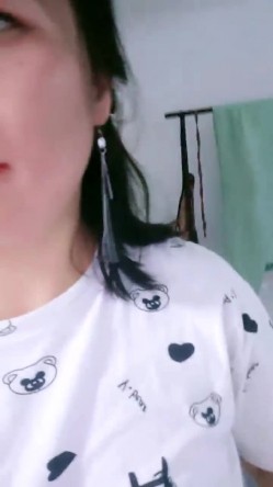 山东超市的老板娘，【北冥有鱼】，带表妹初下海，店里还有人，就要露奶子，约情人来啪啪，这骚娘们真带劲 截图7