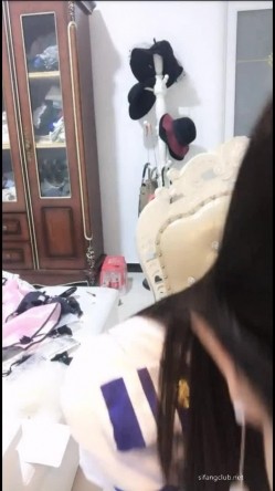 空姐制服【泡沫女神】炒菜吃晚饭，酒足饭饱秀艳舞自慰淫湿，不够爽叫来男友艹高潮爽翻了 内射半天精液没流出来！ 截图1