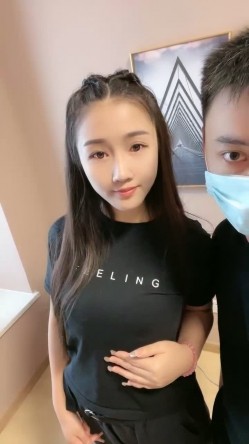 【火爆推荐 ️新人首操】七彩女神『操浪姐』超养眼女神下海 激情4P性战 操的淫乱 玩的奔放 高清源码无水印 (1) 截图3