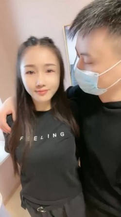 【火爆推荐 ️新人首操】七彩女神『操浪姐』超养眼女神下海 激情4P性战 操的淫乱 玩的奔放 高清源码无水印 (1) 截图4