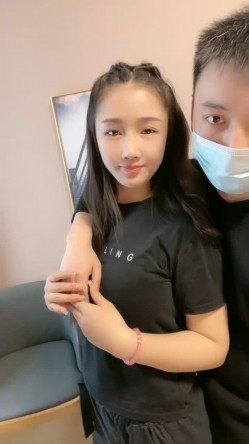 【火爆推荐 ️新人首操】七彩女神『操浪姐』超养眼女神下海 激情4P性战 操的淫乱 玩的奔放 高清源码无水印 (1) 截图9