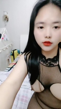 推荐!!【风骚姐姐】【安放】良家小姐姐大尺度情趣诱惑~肤白貌美，极品尤物，谁能干她一炮！ 截图11