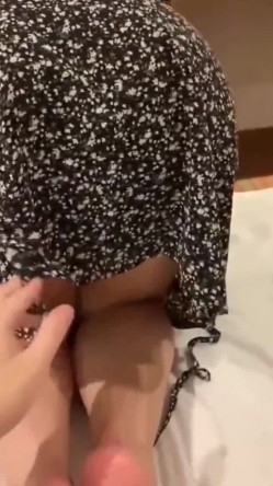 清纯漂亮女友日常 在更衣室女上位啪啪 趴在床上露出多汁肥鲍求操 截图14