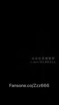 专攻高颜值网红台湾泡良大神「郑原创」FO私拍，纯欲反差C奶妹生日篇，从沙发到桌前玩来玩去，干了一会儿就开始喷水了 截图4