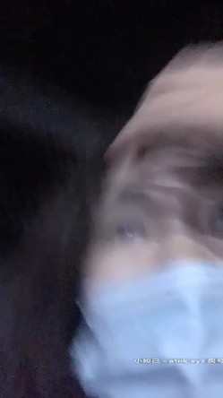 坐标杭州，【唐人街探案】热门场次，【小花妹妹开播】电影院里座无虚席，塞着跳蛋自慰，紧张刺激，看到一半到厕所脱光自慰喷水 截图9