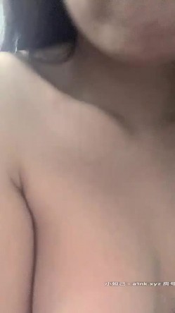 坐标杭州，【唐人街探案】热门场次，【小花妹妹开播】电影院里座无虚席，塞着跳蛋自慰，紧张刺激，看到一半到厕所脱光自慰喷水 截图14
