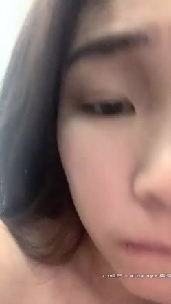 坐标杭州，【唐人街探案】热门场次，【小花妹妹开播】电影院里座无虚席，塞着跳蛋自慰，紧张刺激，看到一半到厕所脱光自慰喷水 截图15