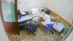 医院摄像头偷拍妇科阴超检查,妙龄少妇小媳妇们被超长设备插入阴道,疼得直咧嘴,最后捂着肚子颤颤巍巍走出来 截图5
