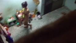【极品稀缺 ️偷拍邻居】窗户偷拍情侣被操实在忍不住大叫 用被子捂嘴 各种姿势干一遍 操不尽的疯狂 截图3