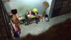 【极品稀缺 ️偷拍邻居】窗户偷拍情侣被操实在忍不住大叫 用被子捂嘴 各种姿势干一遍 操不尽的疯狂 截图4