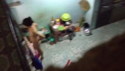【极品稀缺 ️偷拍邻居】窗户偷拍情侣被操实在忍不住大叫 用被子捂嘴 各种姿势干一遍 操不尽的疯狂 截图9