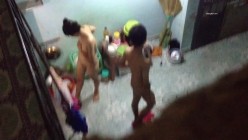 【极品稀缺 ️偷拍邻居】窗户偷拍情侣被操实在忍不住大叫 用被子捂嘴 各种姿势干一遍 操不尽的疯狂 截图10
