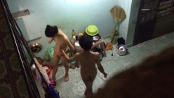 【极品稀缺 ️偷拍邻居】窗户偷拍情侣被操实在忍不住大叫 用被子捂嘴 各种姿势干一遍 操不尽的疯狂 截图11