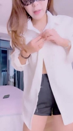 【狐狸不是妖啊】宝马御姐 与金主楼道露出野战 户外车震 双女自慰道具爆浆 截图1