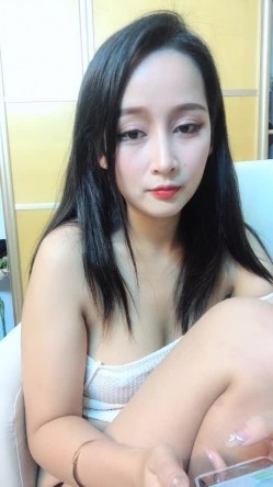 颜值区女神下海，【老实的女人】，明星脸魔鬼身材，一对大白兔吸睛指数高，露逼还挺肥美，跳蛋塞穴超级妩媚 截图8