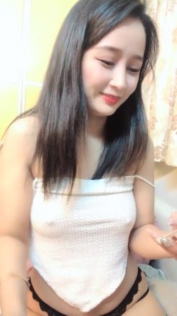 颜值区女神下海，【老实的女人】，明星脸魔鬼身材，一对大白兔吸睛指数高，露逼还挺肥美，跳蛋塞穴超级妩媚 截图11