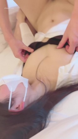 超顶级绿帽博主，【暖暖小淫妻】，看老婆被各单男干，95年的，超级骚，还有3P 截图12