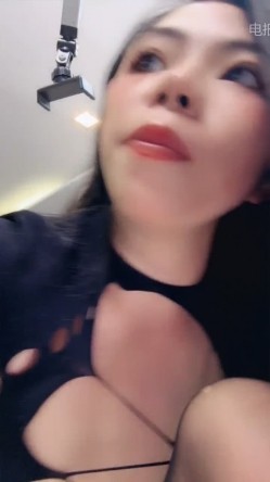 ️七彩主播【少妇表妹】饥渴人妻母狗炮机狂插双穴 截图11