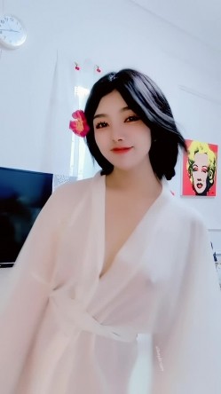 青春无敌，抖音风艺校美少女【杨晓花】定制福利，露脸露点，各种热门BGM裸舞 截图1