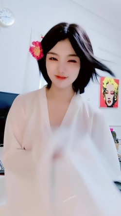 青春无敌，抖音风艺校美少女【杨晓花】定制福利，露脸露点，各种热门BGM裸舞 截图2