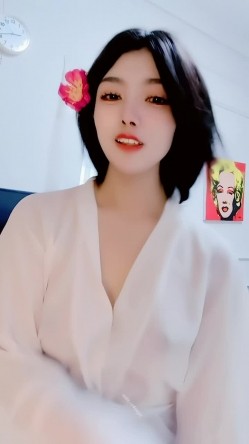青春无敌，抖音风艺校美少女【杨晓花】定制福利，露脸露点，各种热门BGM裸舞 截图3