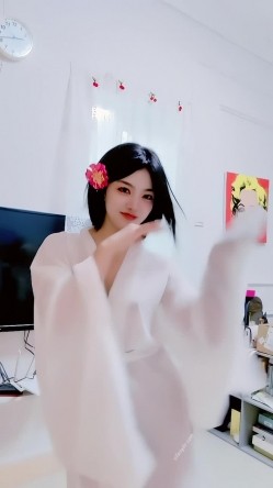 青春无敌，抖音风艺校美少女【杨晓花】定制福利，露脸露点，各种热门BGM裸舞 截图4