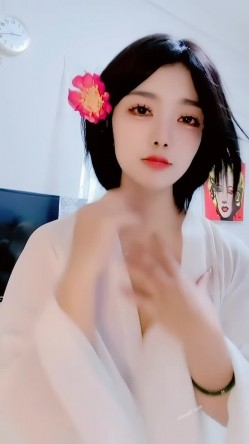 青春无敌，抖音风艺校美少女【杨晓花】定制福利，露脸露点，各种热门BGM裸舞 截图5