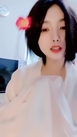 青春无敌，抖音风艺校美少女【杨晓花】定制福利，露脸露点，各种热门BGM裸舞 截图9