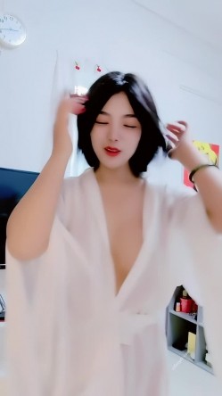 青春无敌，抖音风艺校美少女【杨晓花】定制福利，露脸露点，各种热门BGM裸舞 截图13
