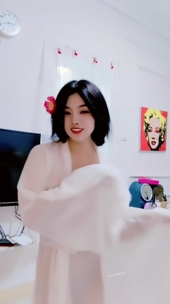 青春无敌，抖音风艺校美少女【杨晓花】定制福利，露脸露点，各种热门BGM裸舞 截图16
