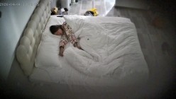 酒店偷拍连续3天入住表面乖巧实际反差的可爱女友换各情趣拍照和男友啪啪 截图1