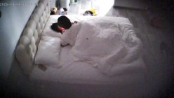 酒店偷拍连续3天入住表面乖巧实际反差的可爱女友换各情趣拍照和男友啪啪 截图7