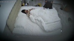 酒店偷拍连续3天入住表面乖巧实际反差的可爱女友换各情趣拍照和男友啪啪 截图10