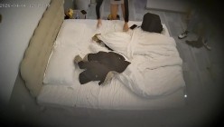 酒店偷拍连续3天入住表面乖巧实际反差的可爱女友换各情趣拍照和男友啪啪 截图15