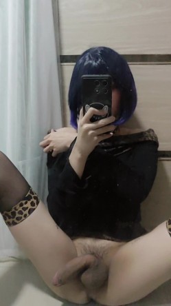 巨型男娘【teroiroi】 直播黑化浓妆 蕾丝兔耳性感 拉丝冷酷小眼神蔑视一切 公狗不服来干 另有各种插入自慰更精彩 截图1