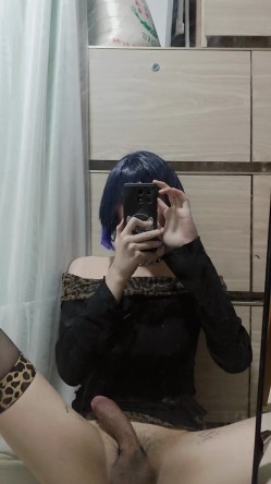 巨型男娘【teroiroi】 直播黑化浓妆 蕾丝兔耳性感 拉丝冷酷小眼神蔑视一切 公狗不服来干 另有各种插入自慰更精彩 截图3
