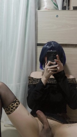 巨型男娘【teroiroi】 直播黑化浓妆 蕾丝兔耳性感 拉丝冷酷小眼神蔑视一切 公狗不服来干 另有各种插入自慰更精彩 截图4