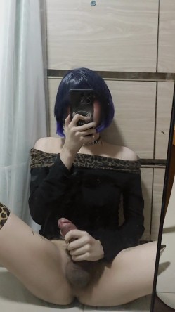 巨型男娘【teroiroi】 直播黑化浓妆 蕾丝兔耳性感 拉丝冷酷小眼神蔑视一切 公狗不服来干 另有各种插入自慰更精彩 截图5