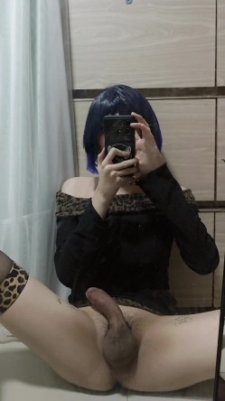 巨型男娘【teroiroi】 直播黑化浓妆 蕾丝兔耳性感 拉丝冷酷小眼神蔑视一切 公狗不服来干 另有各种插入自慰更精彩 截图6