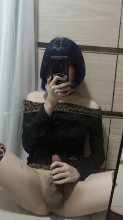巨型男娘【teroiroi】 直播黑化浓妆 蕾丝兔耳性感 拉丝冷酷小眼神蔑视一切 公狗不服来干 另有各种插入自慰更精彩 截图7
